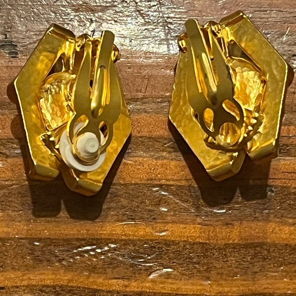 Karl lagerfeld gold tone faux pearl clip on fun earrings - Picture 4 of 8